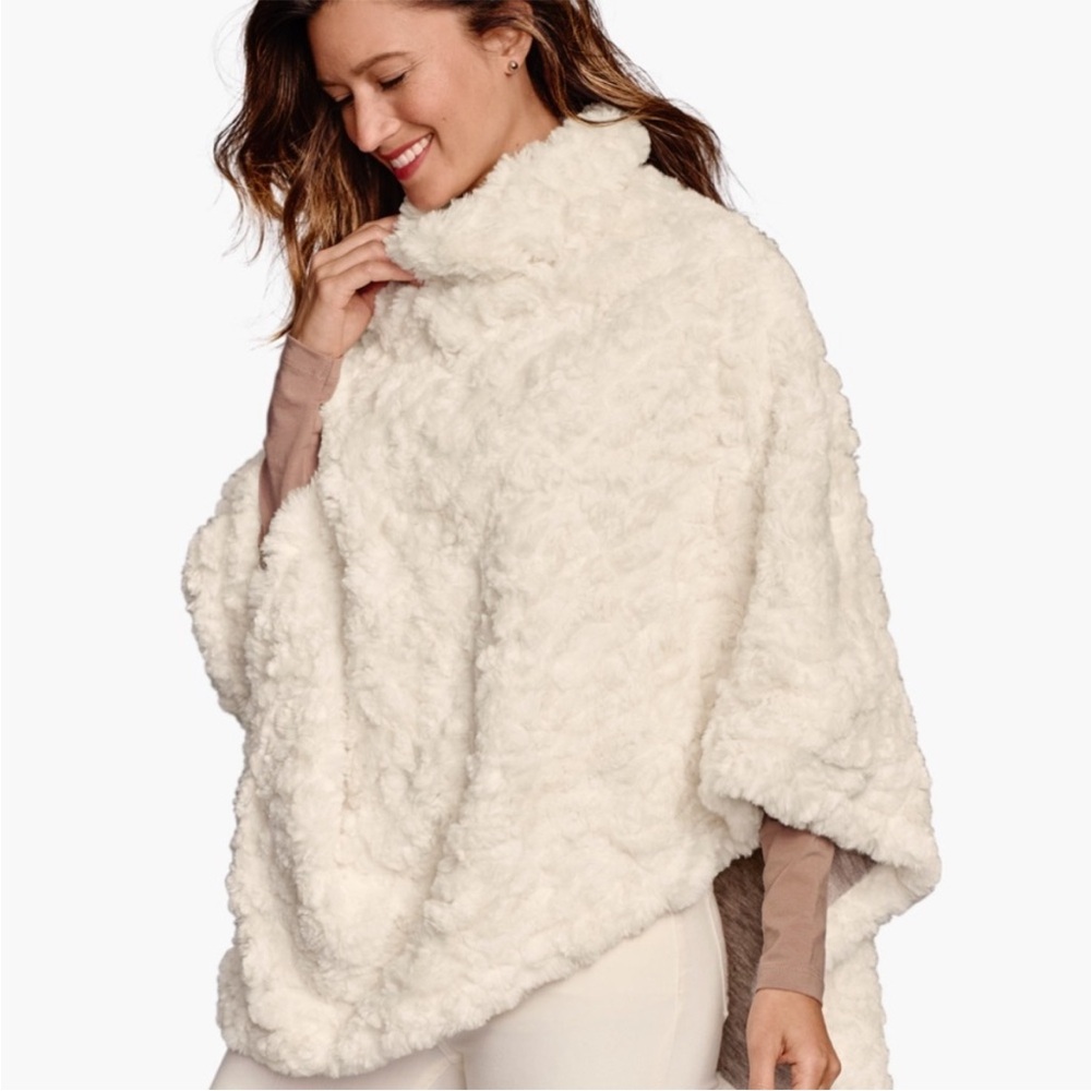 NWT Johnston and Murphy Faux Fur Reversible Poncho •OS• - Picture 8 of 9